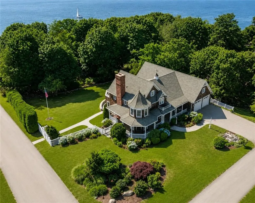19 Ledge Road Bristol RI 02809