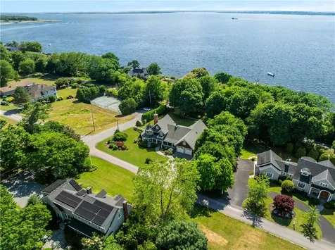 19 Ledge Road Bristol RI 02809