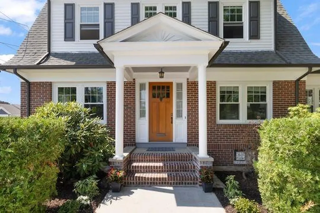 41 Wannamoisett Road East Providence RI 02914
