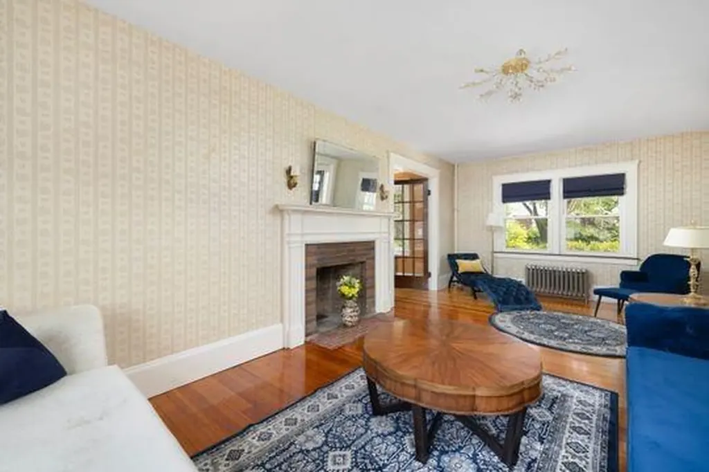 41 Wannamoisett Road East Providence RI 02914