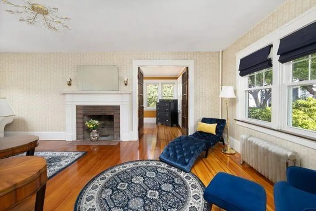 41 Wannamoisett Road East Providence RI 02914