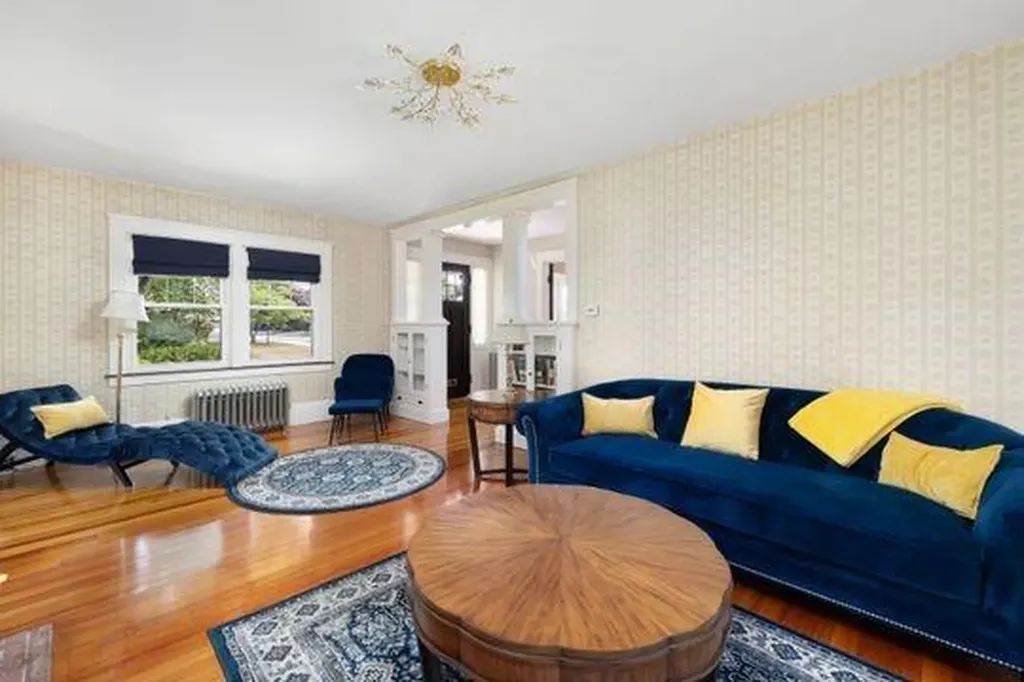 41 Wannamoisett Road East Providence RI 02914