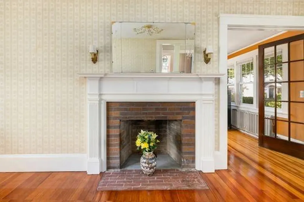41 Wannamoisett Road East Providence RI 02914