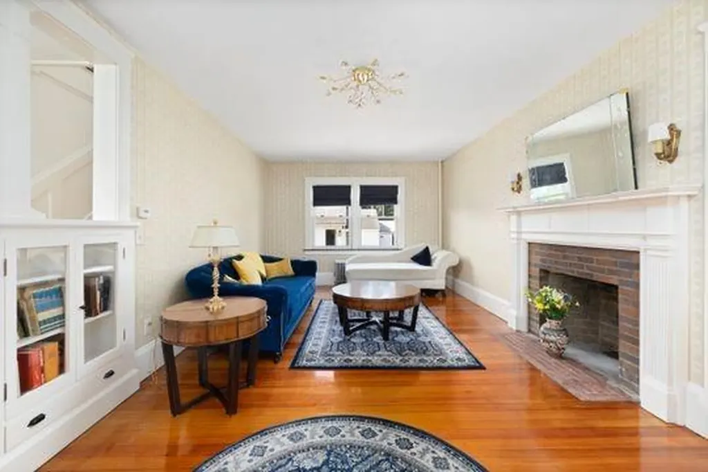 41 Wannamoisett Road East Providence RI 02914