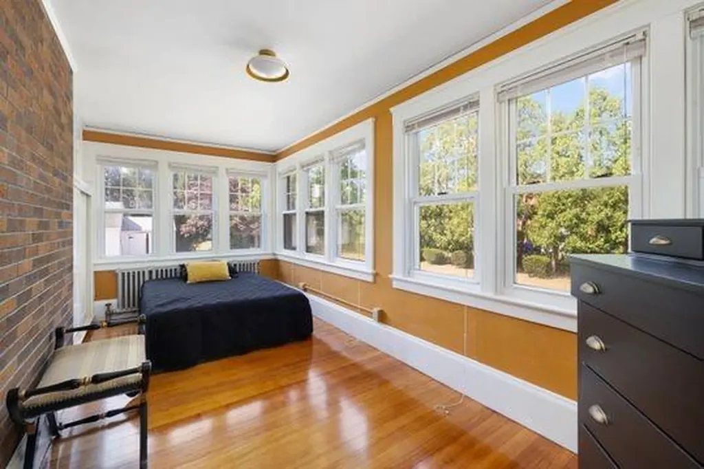 41 Wannamoisett Road East Providence RI 02914