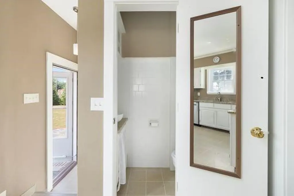 41 Wannamoisett Road East Providence RI 02914