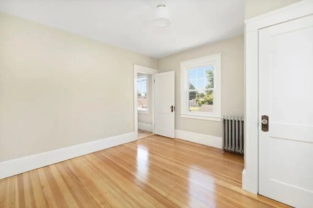 41 Wannamoisett Road East Providence RI 02914