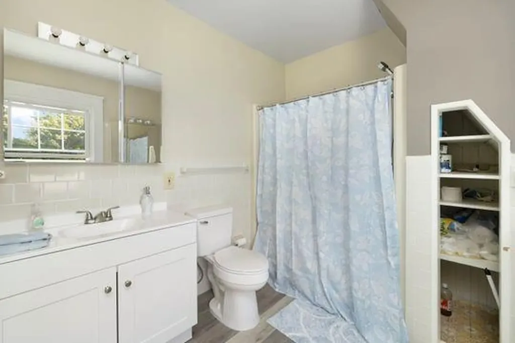 41 Wannamoisett Road East Providence RI 02914