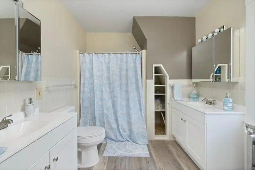 41 Wannamoisett Road East Providence RI 02914