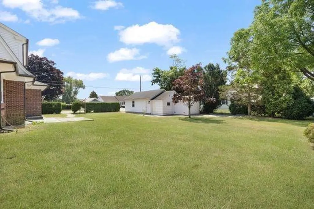 41 Wannamoisett Road East Providence RI 02914