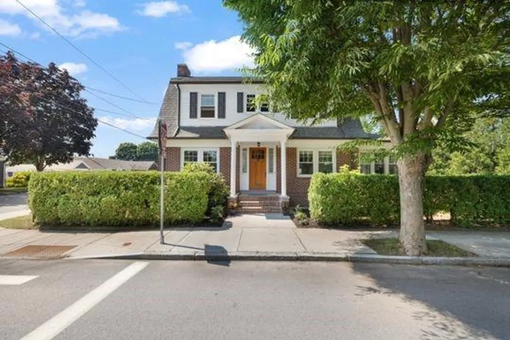41 Wannamoisett Road East Providence RI 02914
