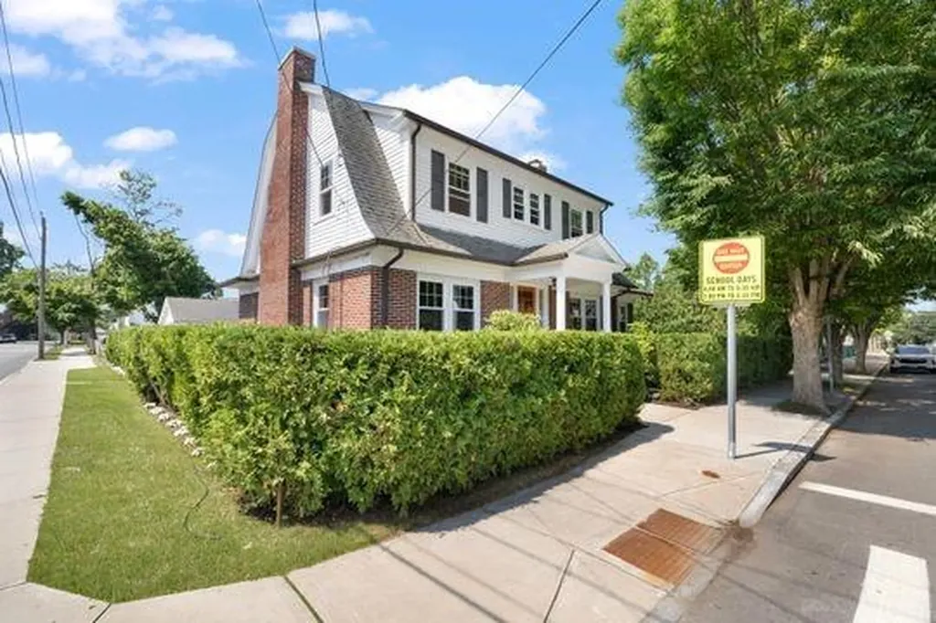 41 Wannamoisett Road East Providence RI 02914