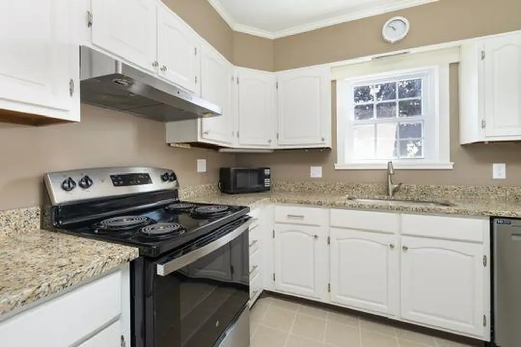 41 Wannamoisett Road East Providence RI 02914