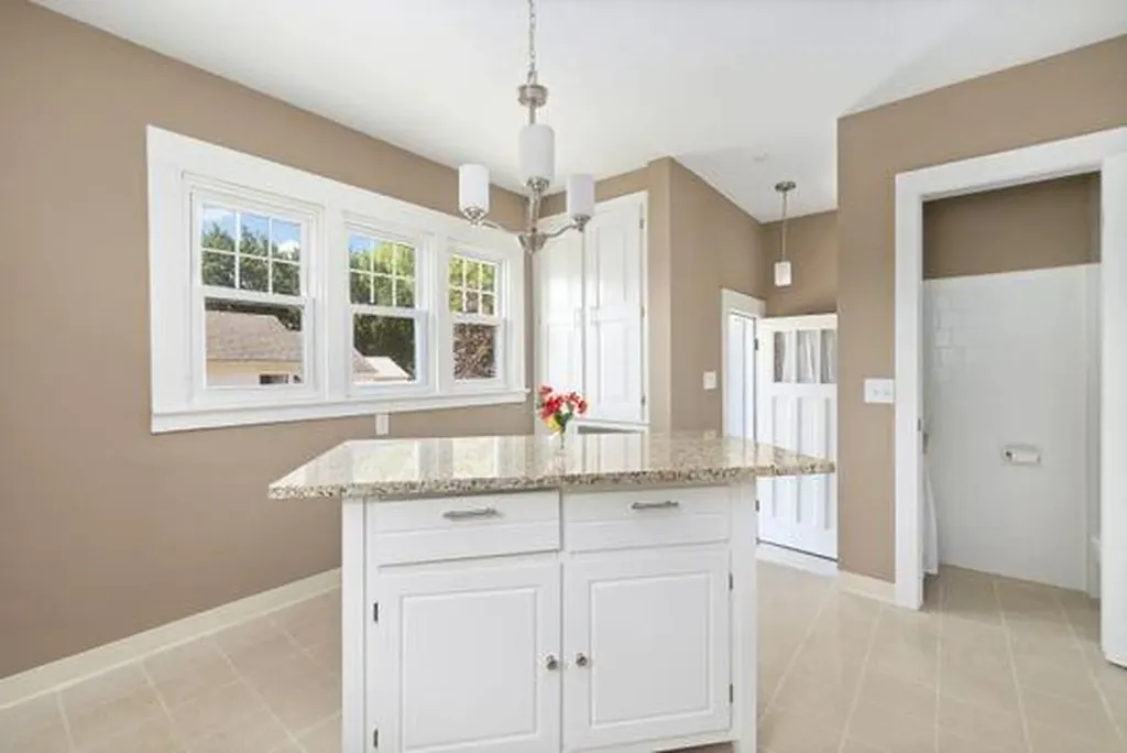 41 Wannamoisett Road East Providence RI 02914
