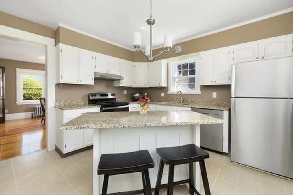 41 Wannamoisett Road East Providence RI 02914