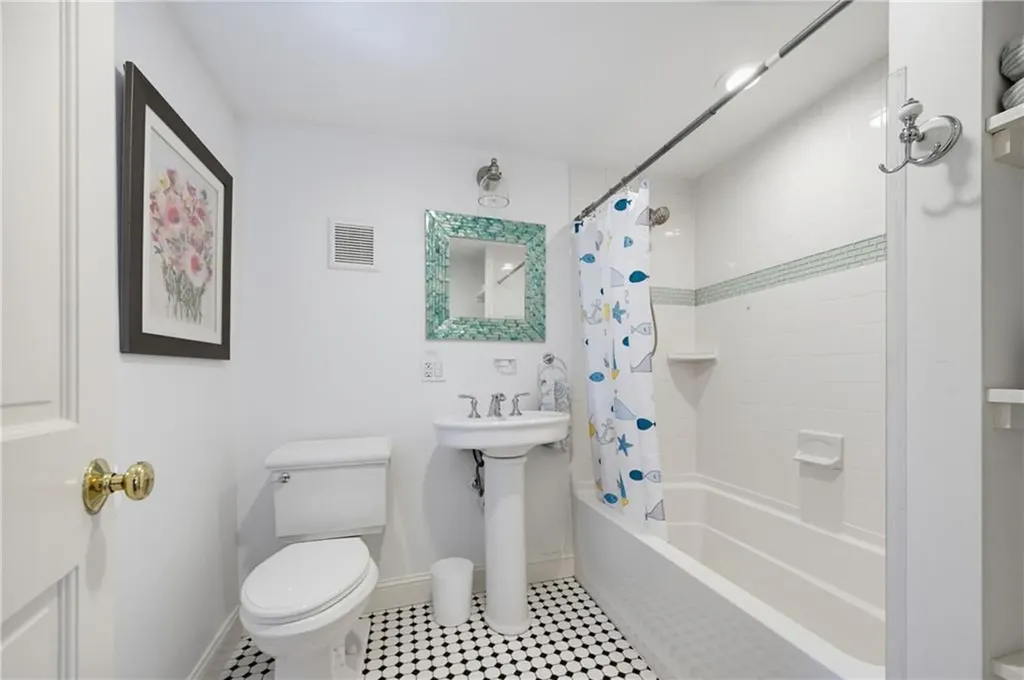17 Rose Court Narragansett RI 02882