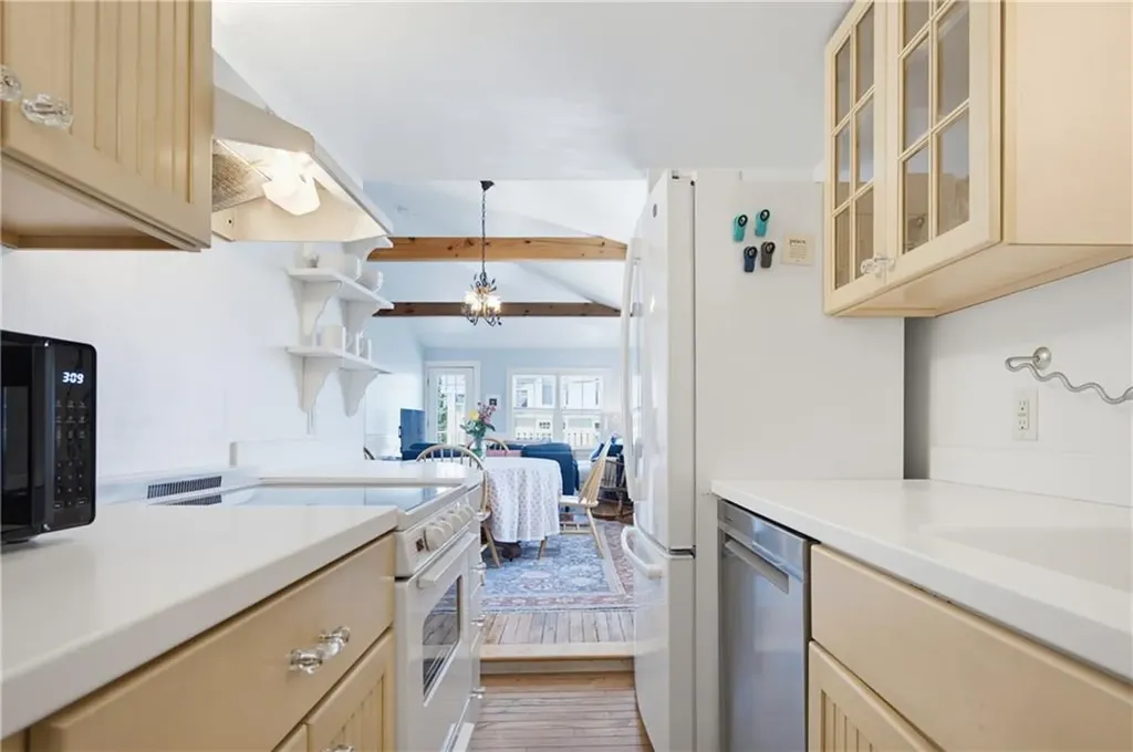 17 Rose Court Narragansett RI 02882