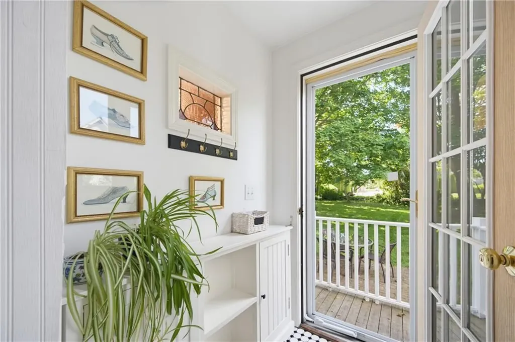 17 Rose Court Narragansett RI 02882