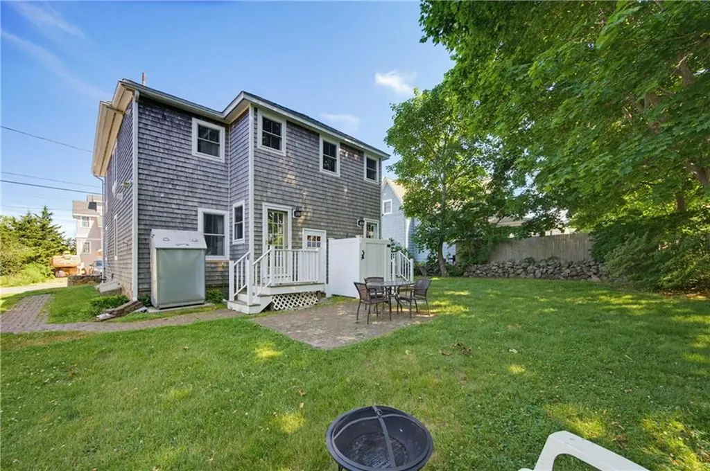 17 Rose Court Narragansett RI 02882