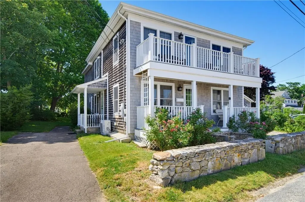 17 Rose Court Narragansett RI 02882