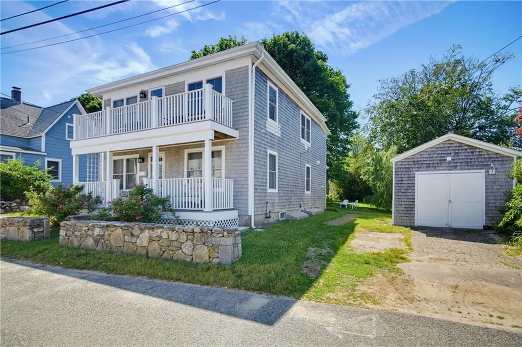 17 Rose Court Narragansett RI 02882