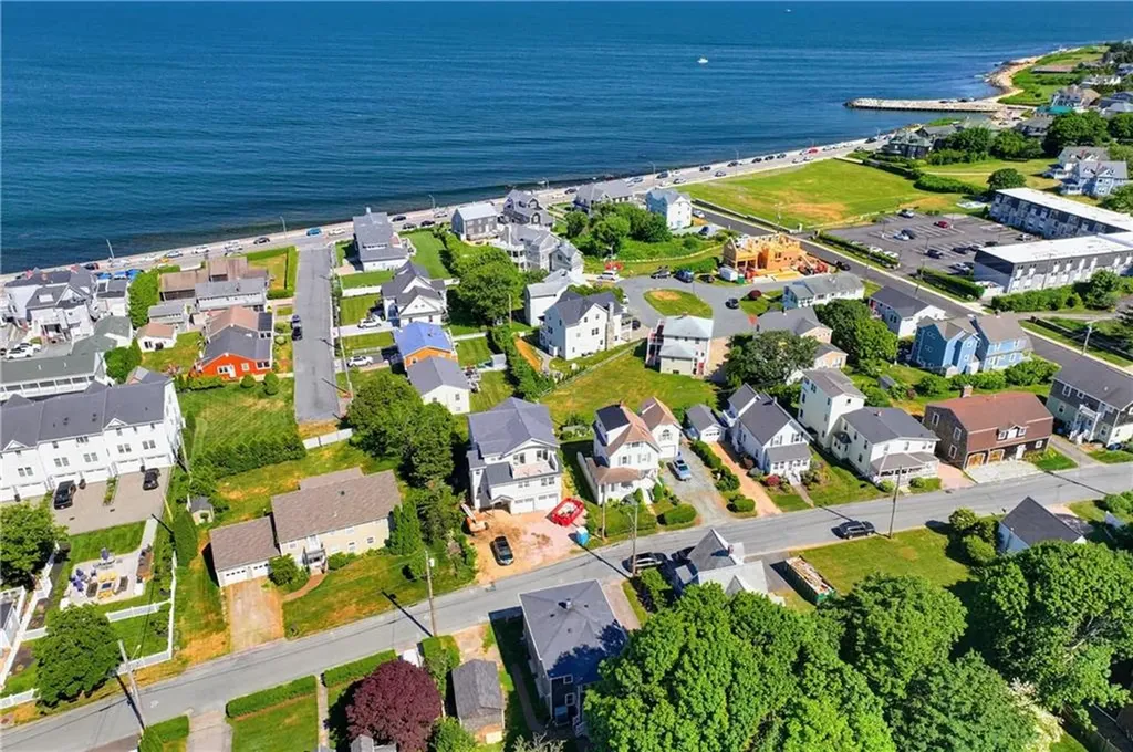 17 Rose Court Narragansett RI 02882