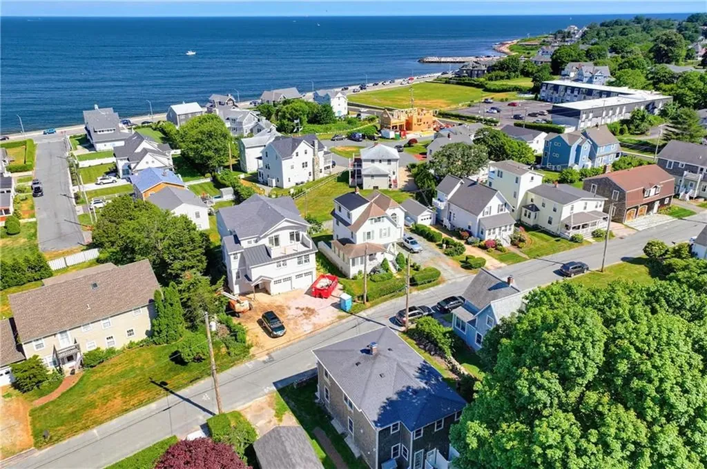 17 Rose Court Narragansett RI 02882