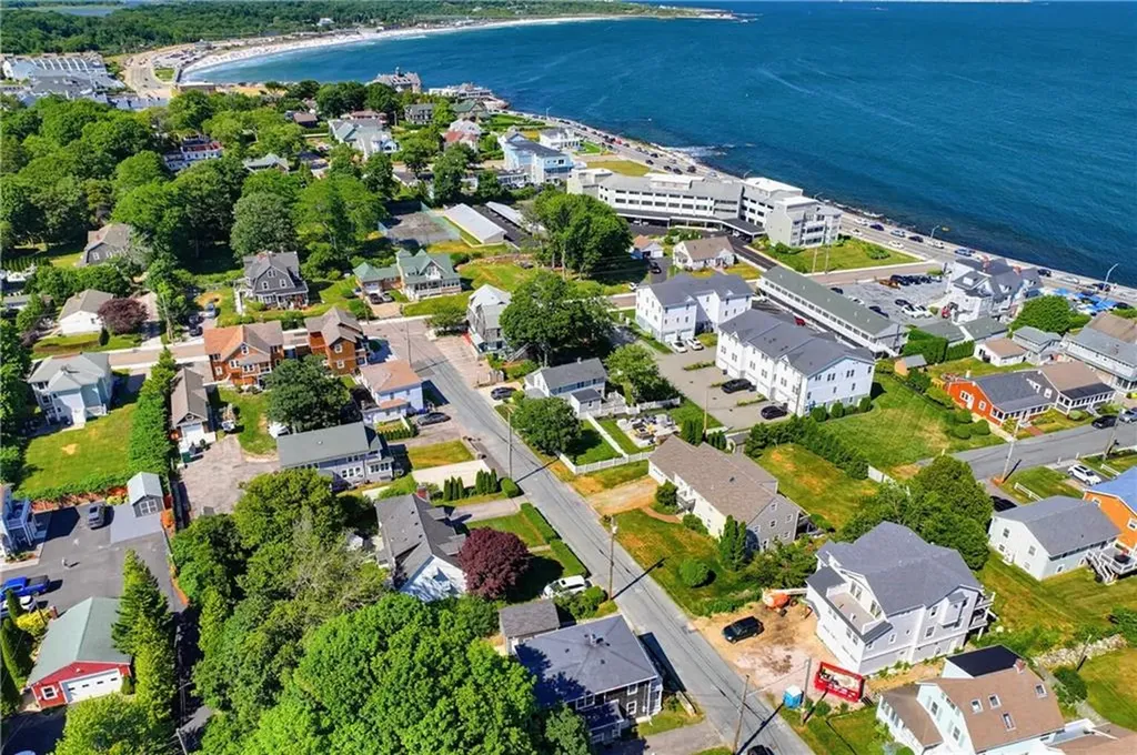 17 Rose Court Narragansett RI 02882
