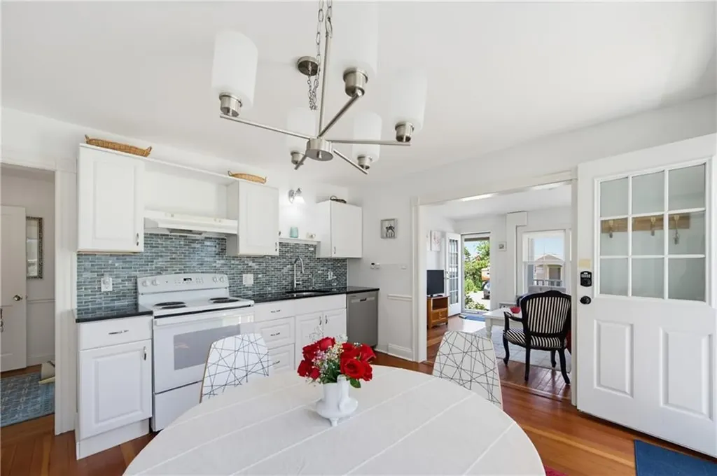 17 Rose Court Narragansett RI 02882