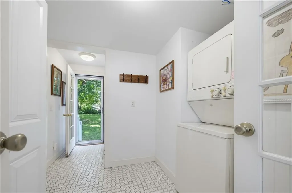 17 Rose Court Narragansett RI 02882