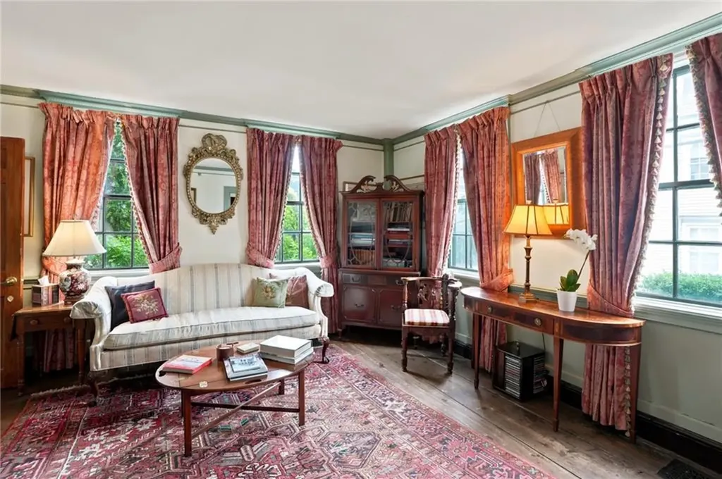 352 Spring Street Newport RI 02840