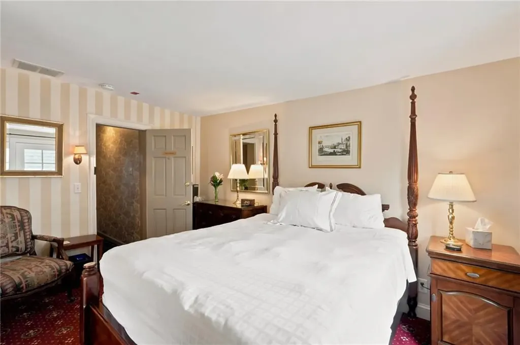 352 Spring Street Newport RI 02840