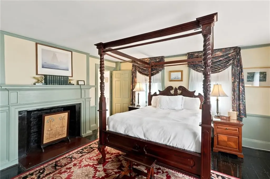 352 Spring Street Newport RI 02840