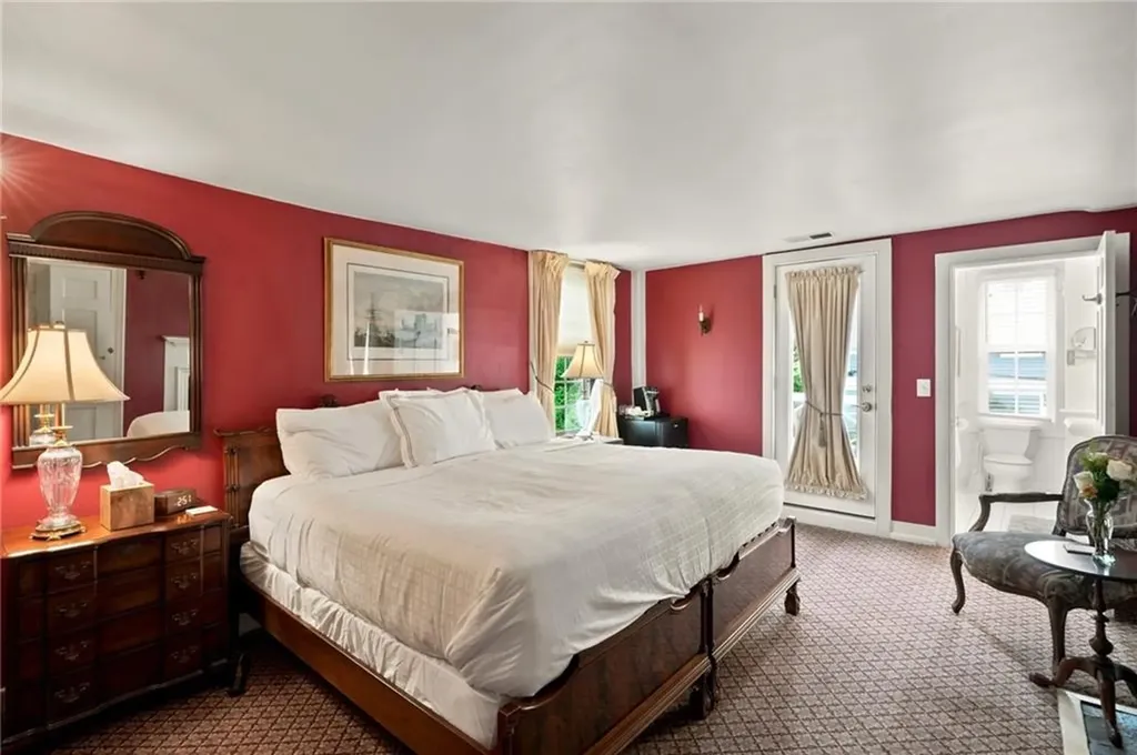 352 Spring Street Newport RI 02840