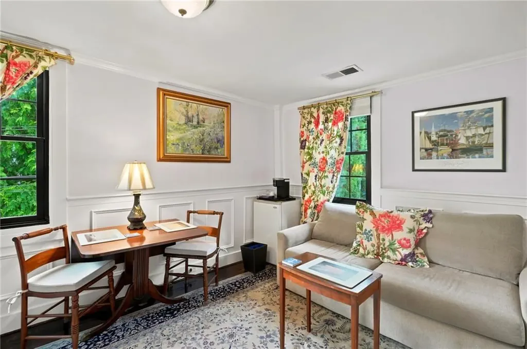 352 Spring Street Newport RI 02840