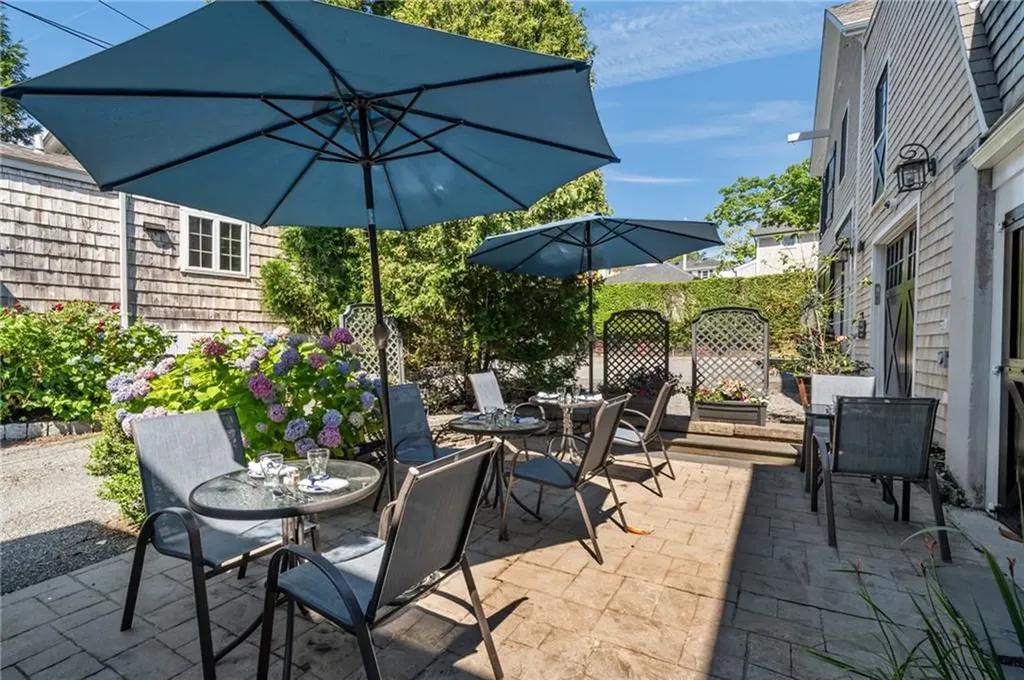352 Spring Street Newport RI 02840