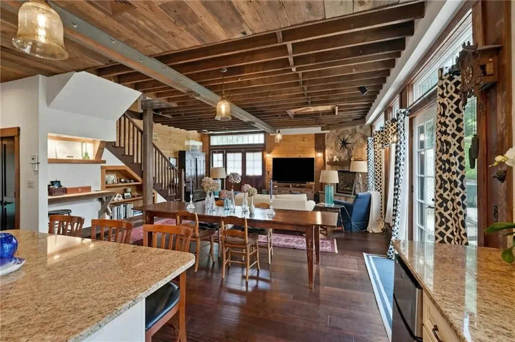 352 Spring Street Newport RI 02840