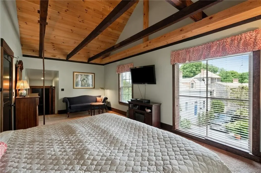 352 Spring Street Newport RI 02840