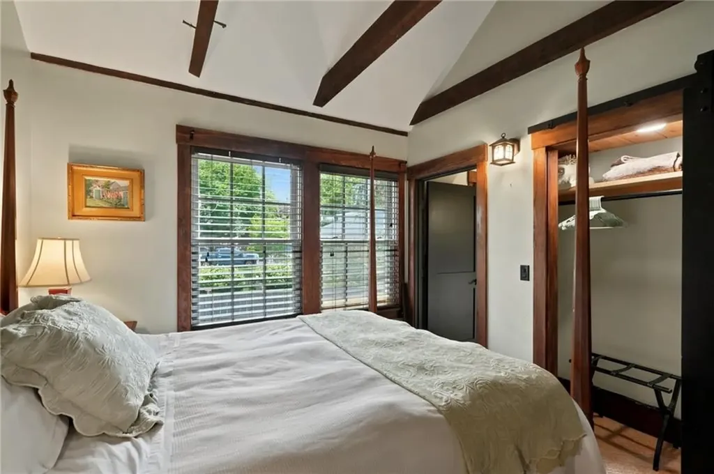 352 Spring Street Newport RI 02840