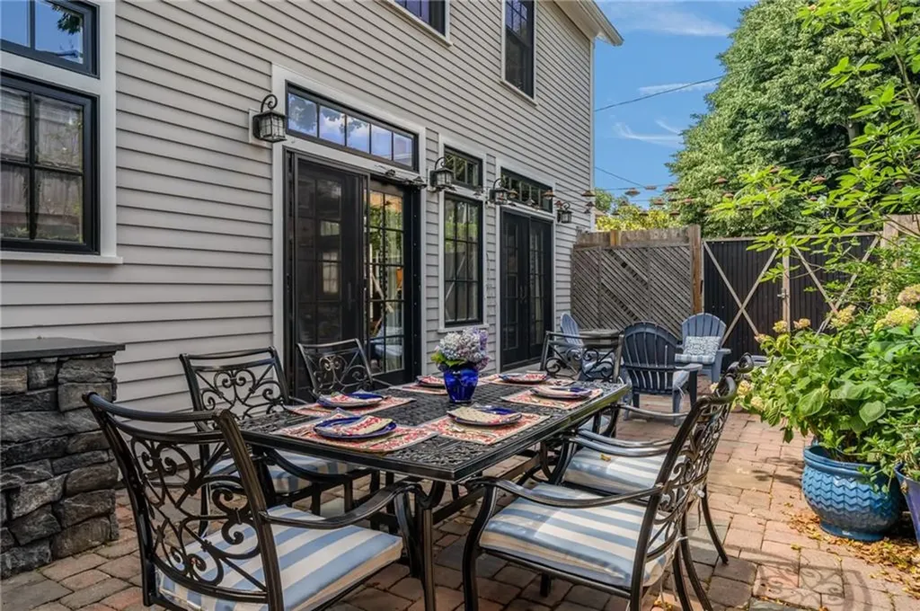 352 Spring Street Newport RI 02840