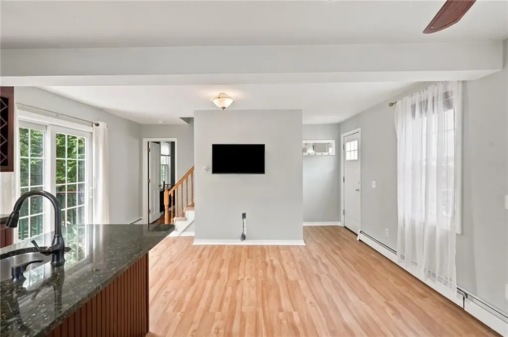 352 Spring Street Newport RI 02840