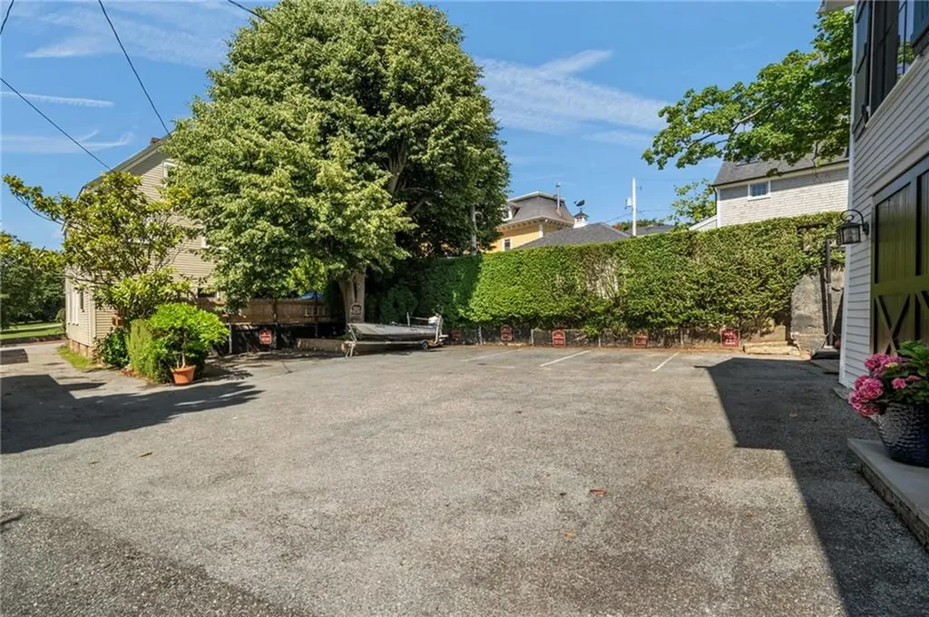 352 Spring Street Newport RI 02840
