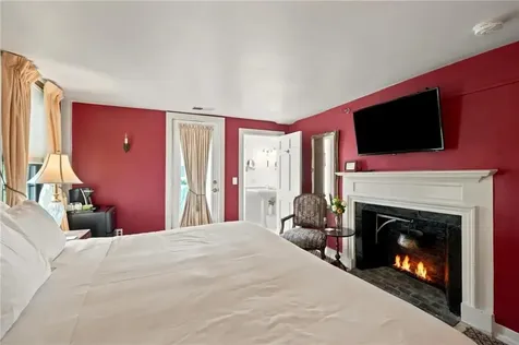 352 Spring Street Newport RI 02840