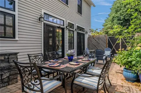 352 Spring Street Newport RI 02840