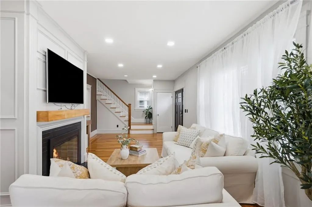 61 Shirley Boulevard Cranston RI 02910