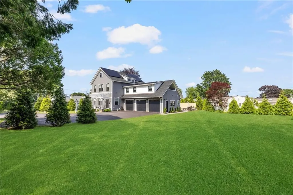 3 Oak Street Middletown RI 02842