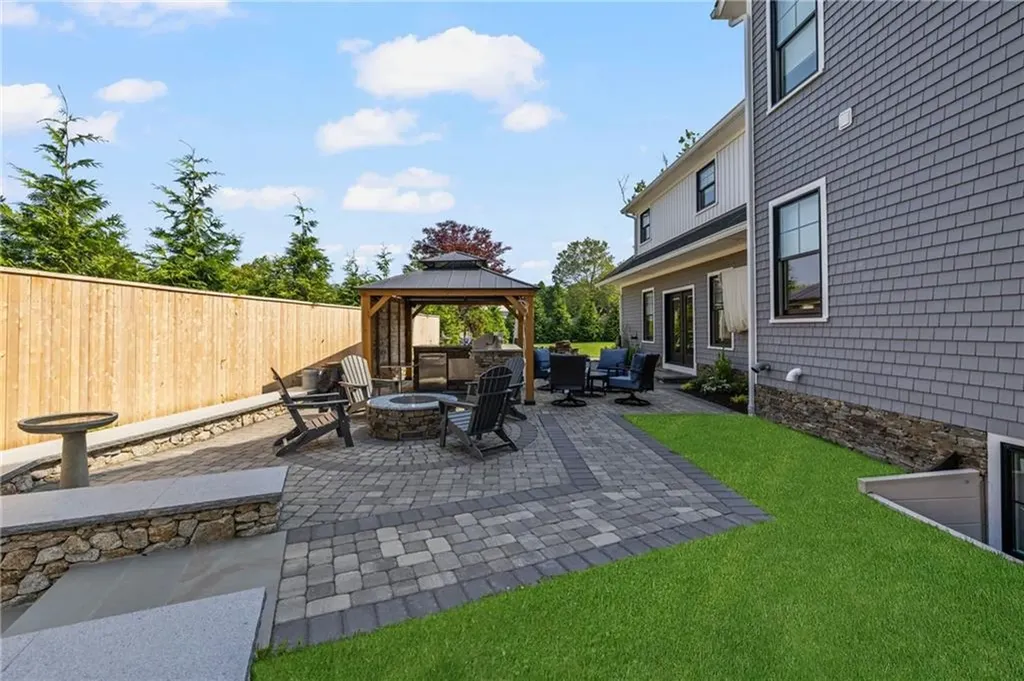 3 Oak Street Middletown RI 02842