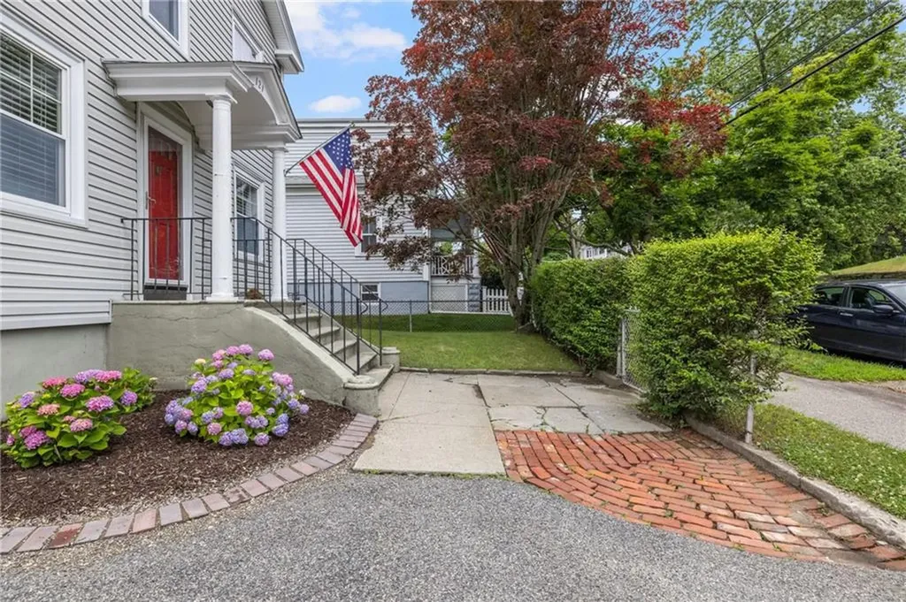 121 Bay View Avenue Bristol RI 02809