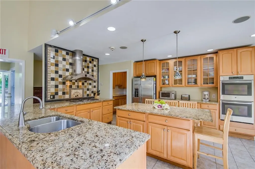 43 Inez Street Narragansett RI 02882