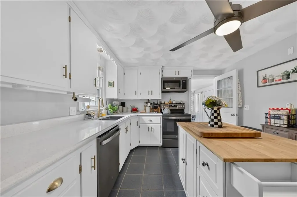 7 Englewood Road Coventry RI 02816